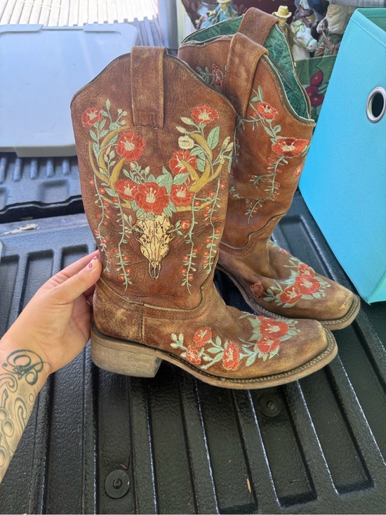 Corral Boots Shoes - Women’s Brown Embroidered Western Boots with Floral Detail